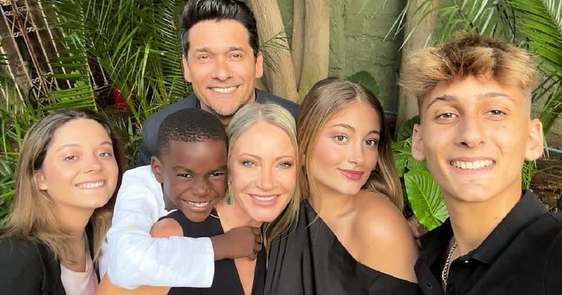 protagonizan un podcast en donde se sinceran con sus hijos