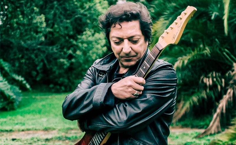 es un reconocido músico argentino.