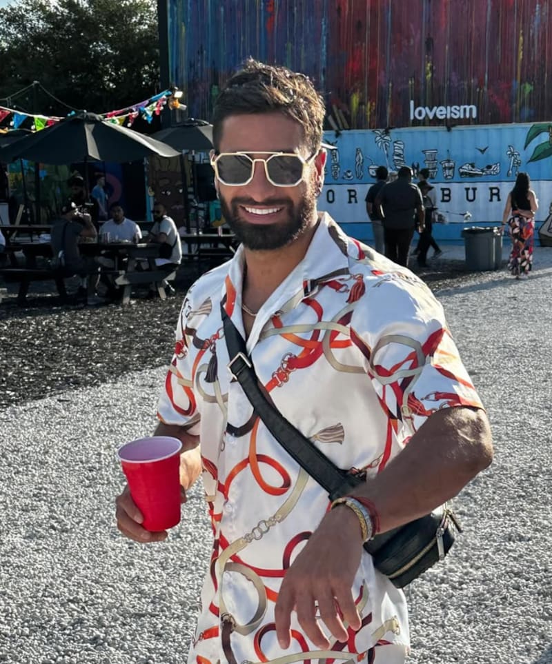 Es el participante de Mundos Opuestos.