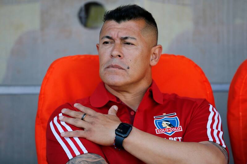 dirigiendo a Colo Colo.