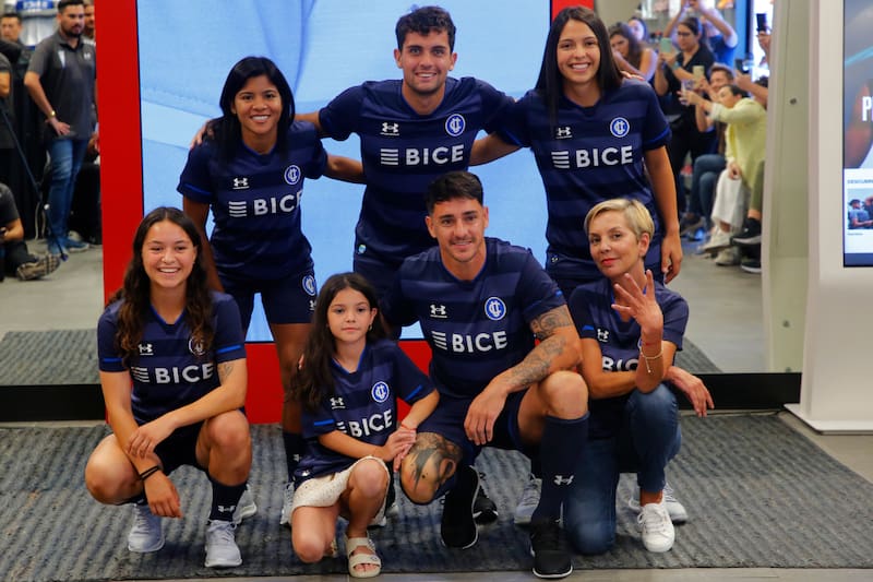 Lanzamiento de la tercera camiseta de Universidad Católica para la temporada 2023.