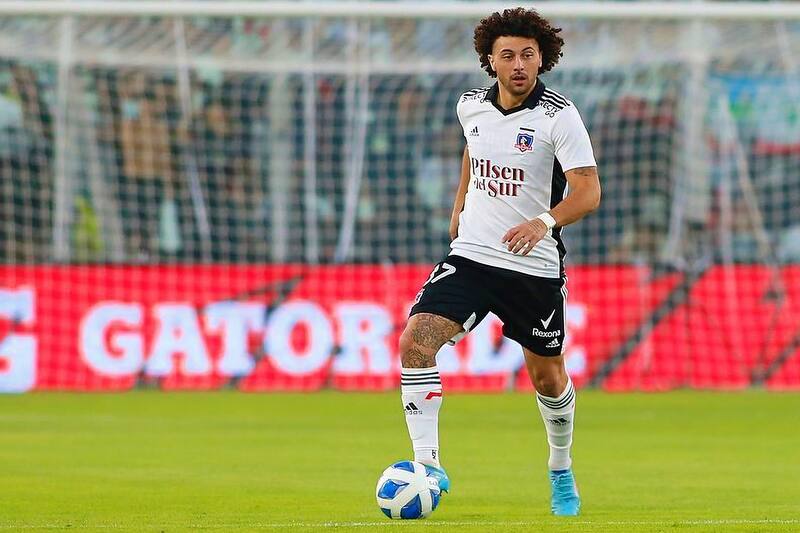 El defensor uruguayo Maximiliano Falcón es objeto de críticas en Colo Colo