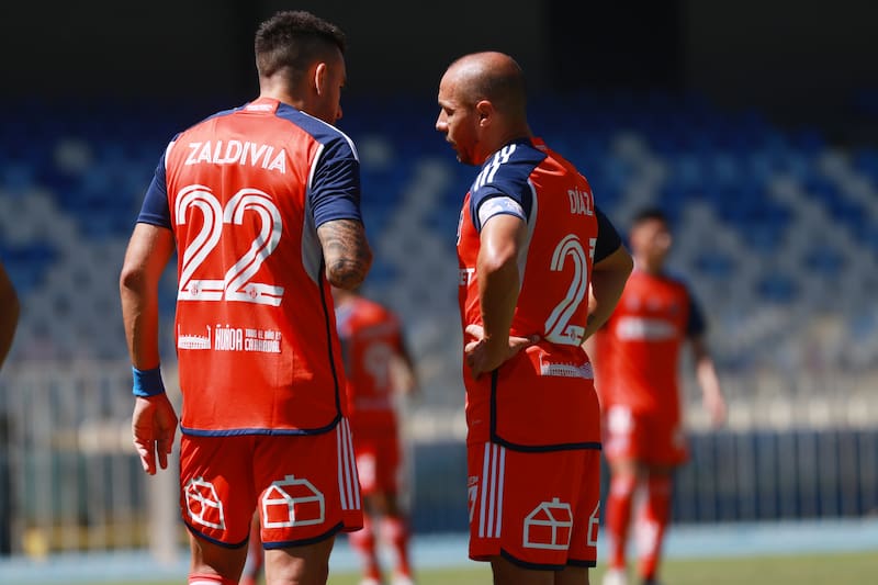 El jugador de Universidad de Chile Marcelo Diaz es fotografiado durante el partido amistoso contra Huachipato.