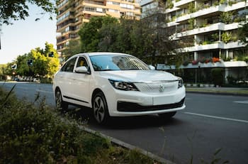 Test drive Dongfeng E70: un sedán eléctrico pensado para la eficiencia
