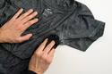 Ni detergente ni cloro: Así puedes quitar las manchas de desodorante fácilmente de tus prendas