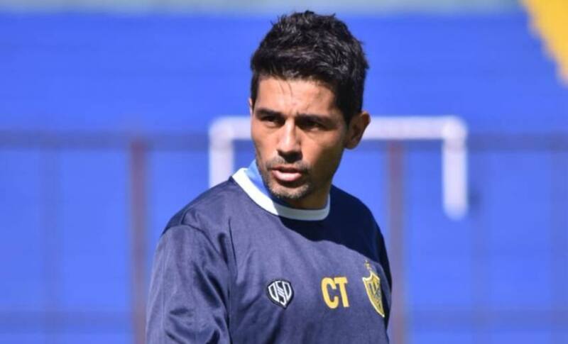 Walter Erviti como entrenador de Atlanta.