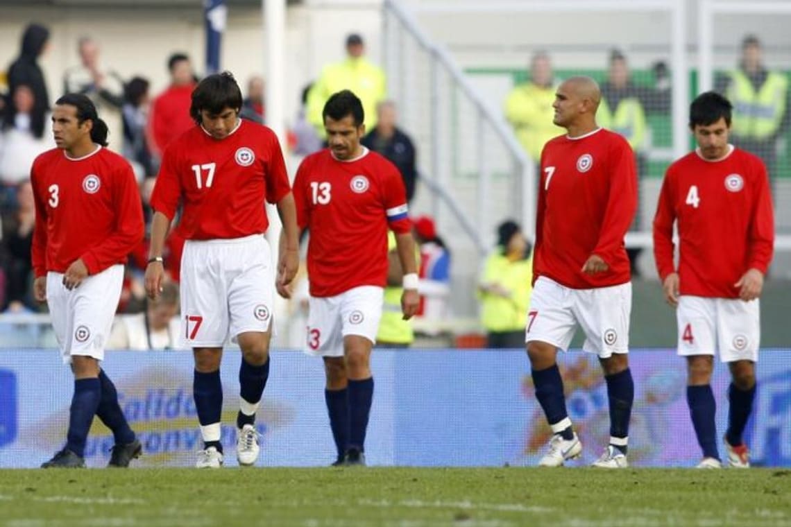 El 24 de marzo de 2007, La Roja enfrentó a los pentacampeones del mundo con una vestimenta muy particular. Foto: Agencia Aton.