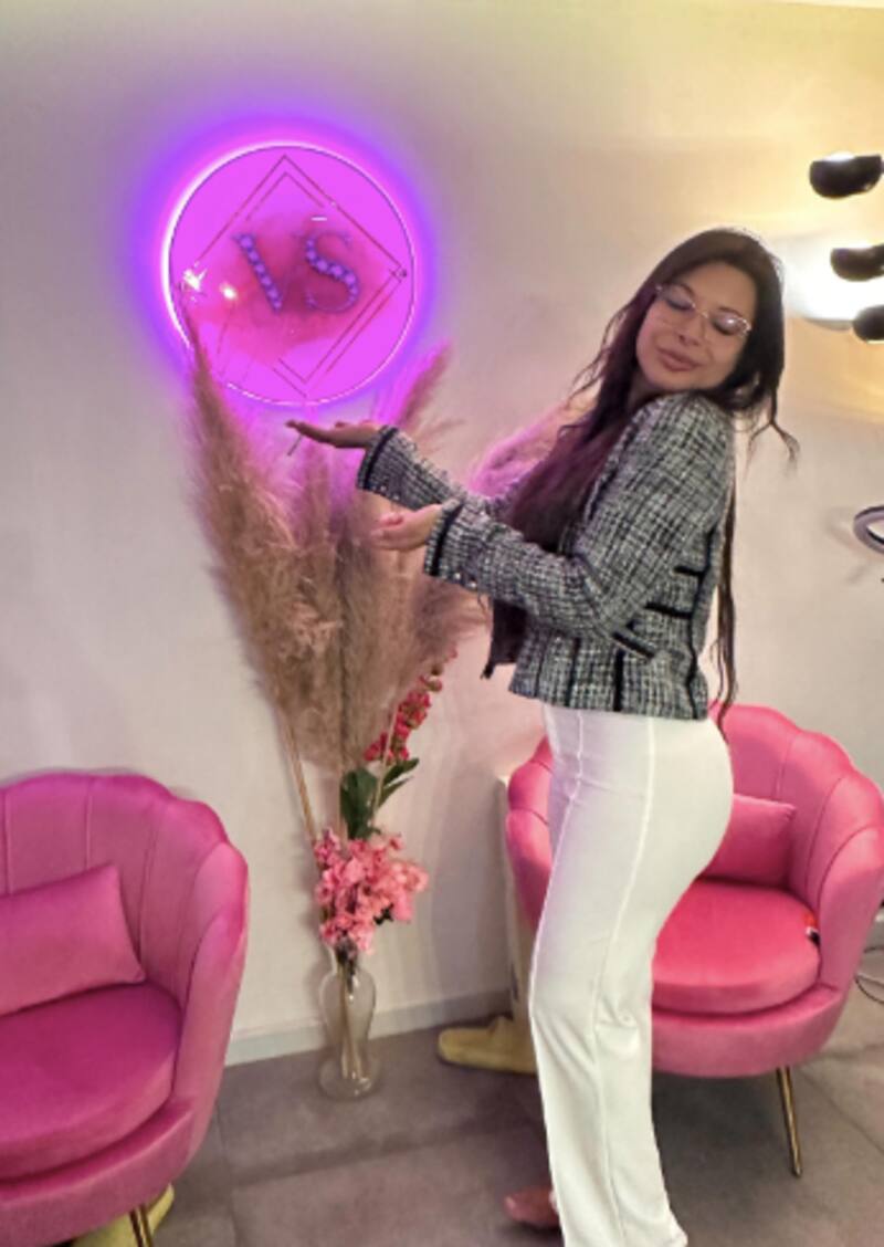 Valeska Almonacid tiene su propio salón de belleza.