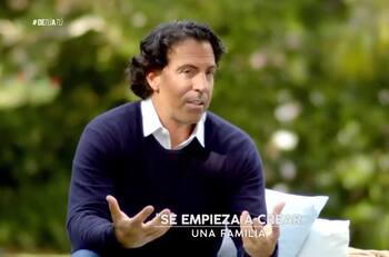 "Acordé con la madre de no cambiarles el apellido hasta los 18": Felipe Viel cuenta la historia de adopción de sus tres hijos menores