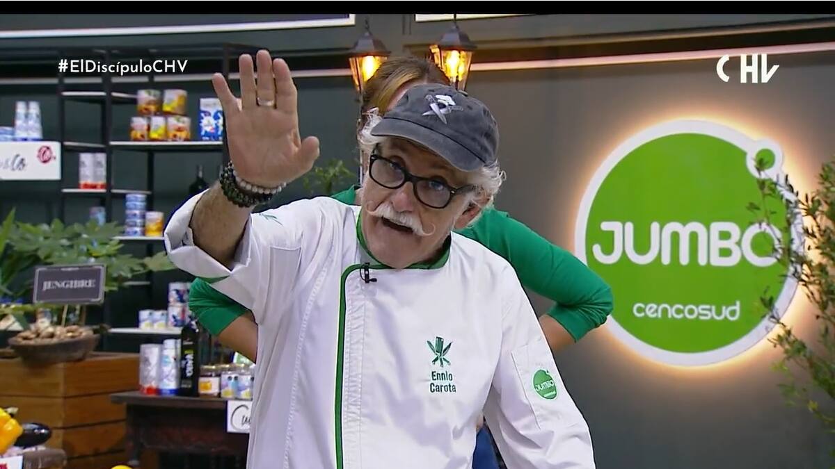 "No venga a meter cizaña sino la corto al tiro": Ennio Carota se molestó después que la producción de CHV pidiera que Karen Bejarano cantara