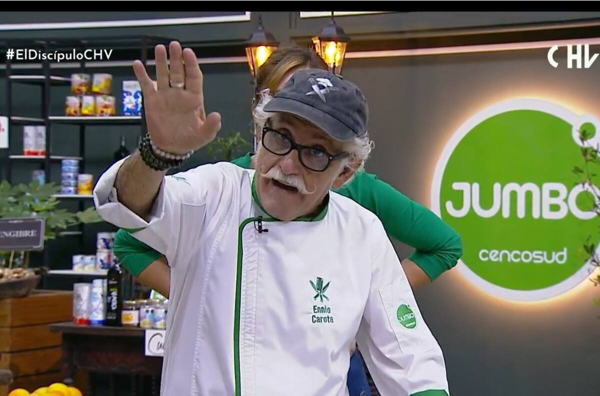 "No venga a meter cizaña sino la corto al tiro": Ennio Carota se molestó después que la producción de CHV pidiera que Karen Bejarano cantara