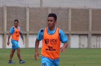 Christian Cueva fue humillado con jugada a lo Ronaldinho en pichanga