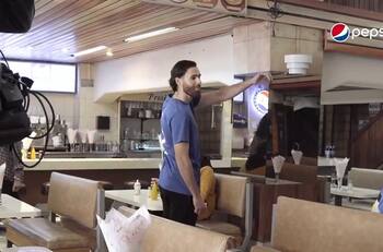 VIDEO | "Cachai o no cachai": Así fue el detrás de escena del comercial de Ben Brereton