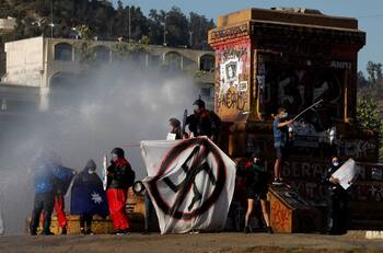 FOTOS | Manifestaciones en Plaza Baquedano tras rechazo del Cuarto Retiro AFP provocaron desvíos