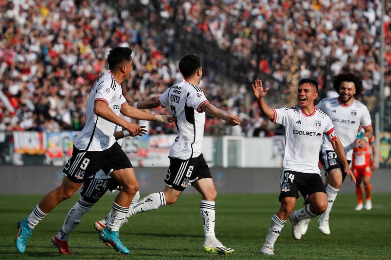 tiene dividido al directorio de Colo Colo. Foto: Agencia Aton.