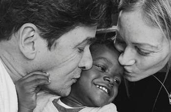 La especial visita de Rafa Araneda y Marcela Vacarezza a la fundación donde adoptaron a su pequeño hijo, Benjamín