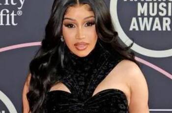 Cardi B golpea a un fan tras ser agredida arriba del escenario