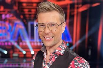 Quién es Neilas Katinas, bailarín profesional y exjurado del programa de talentos "Rojo"