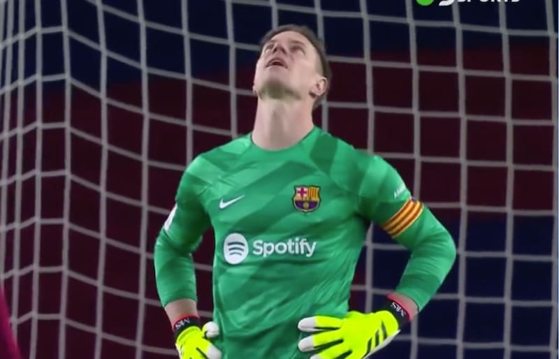 lo pasa mal dentro y fuera de la cancha.