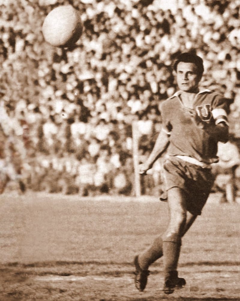 Mientras defendía la camiseta de la U. Foto: @udechile.