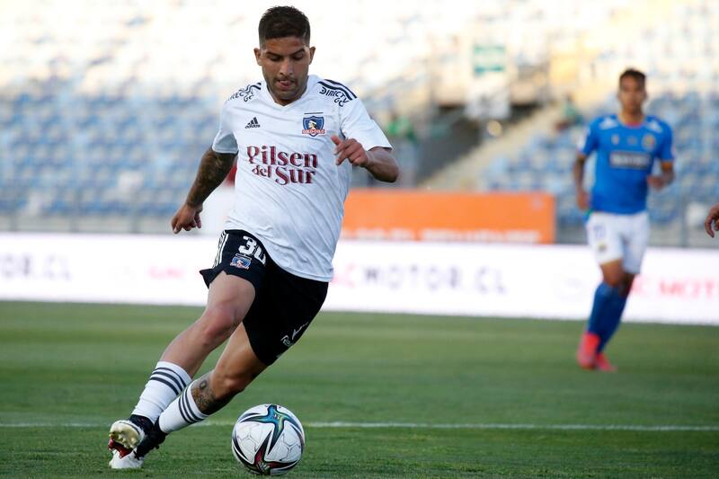 Ignacio Jara con la camiseta de Colo Colo.