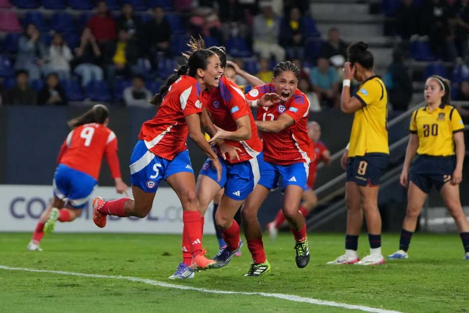 La Roja venció por 2-1 a Ecuador y quedó cerca de clasificar.