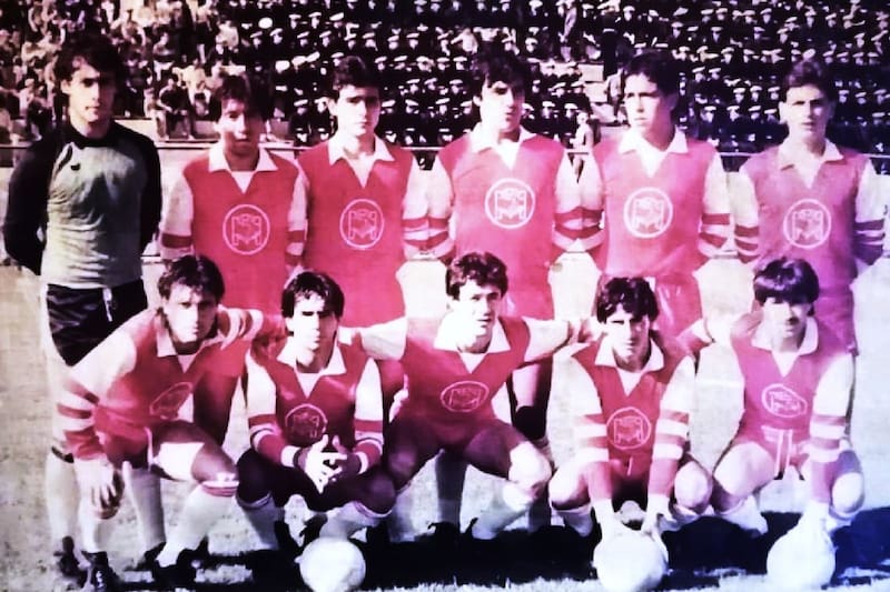 Una formación del León de Nahuelbuta, con Marcelo Miranda. Chelo es el último, de pie, de izquierda a derecha.
