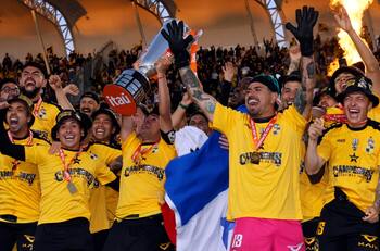 Esteban González y el plantel de Coquimbo Unido recibieron histórico reconocimiento por parte del municipio