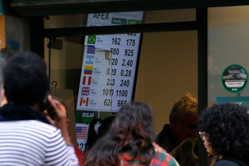 Toma defensa y se querella por estafa piramidal.