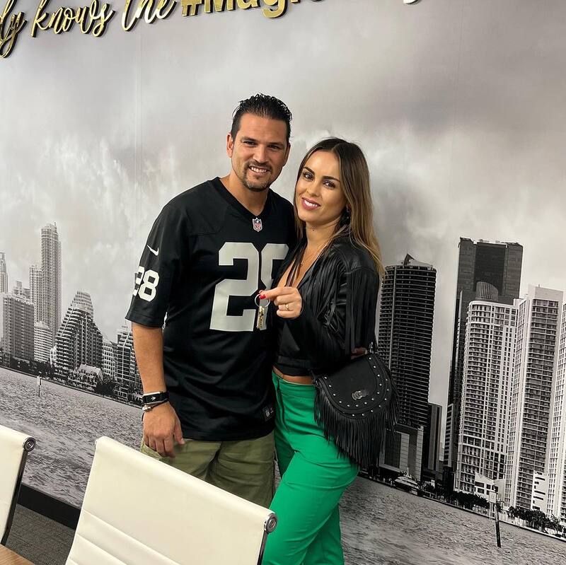 A través de sus redes sociales, la bailarina y el exseleccionado nacional compartió en redes sociales algunas fotos de su nueva casa.