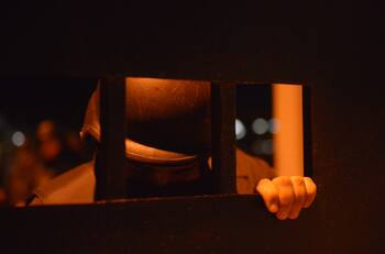 Desconocidos lanzan paquetes explosivos al interior de la prisión de Lebu: Eran para dos reclusos