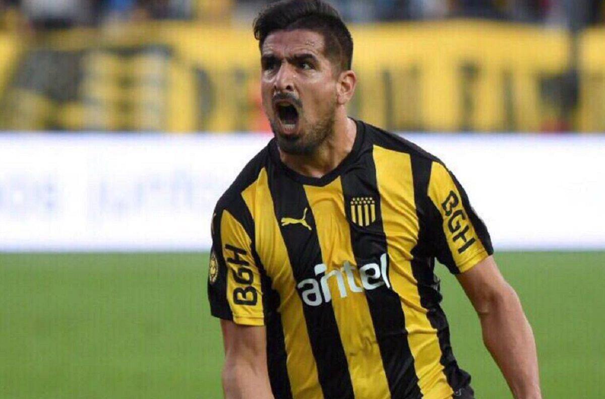 Lucas Viatri aún no renueva con Peñarol y ubican a Colo-Colo como opción