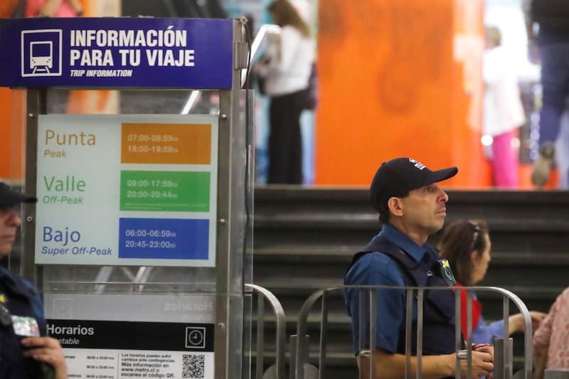 Entérate de que forma puedes postular para trabajar en el Metro de Santiago.