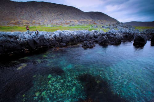 Un lugar costero natural donde el cauce se junta con el mar. Créditos: ovalleturismo.cl.