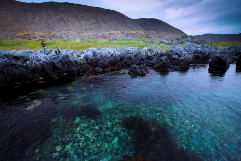 Un lugar costero natural donde el cauce se junta con el mar. Créditos: ovalleturismo.cl.