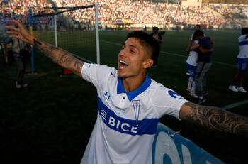 Histórico de la UC lamenta el retiro del fútbol de Valber Huerta: “Podía haber entregado mucho más”