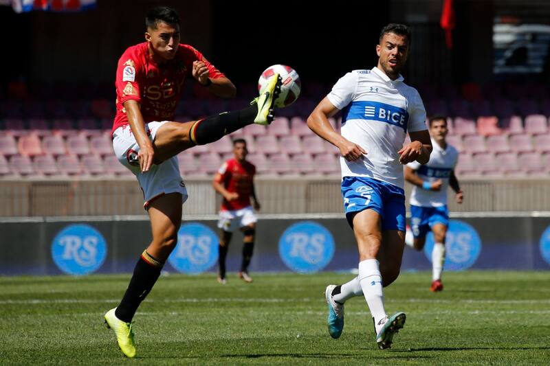 La UC juega ante la Unión Española en La Serena. Foto: Agencia Aton.