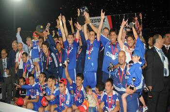 Campeón de Sudamericana con la U sorprendió y renueva con equipo de Segunda División