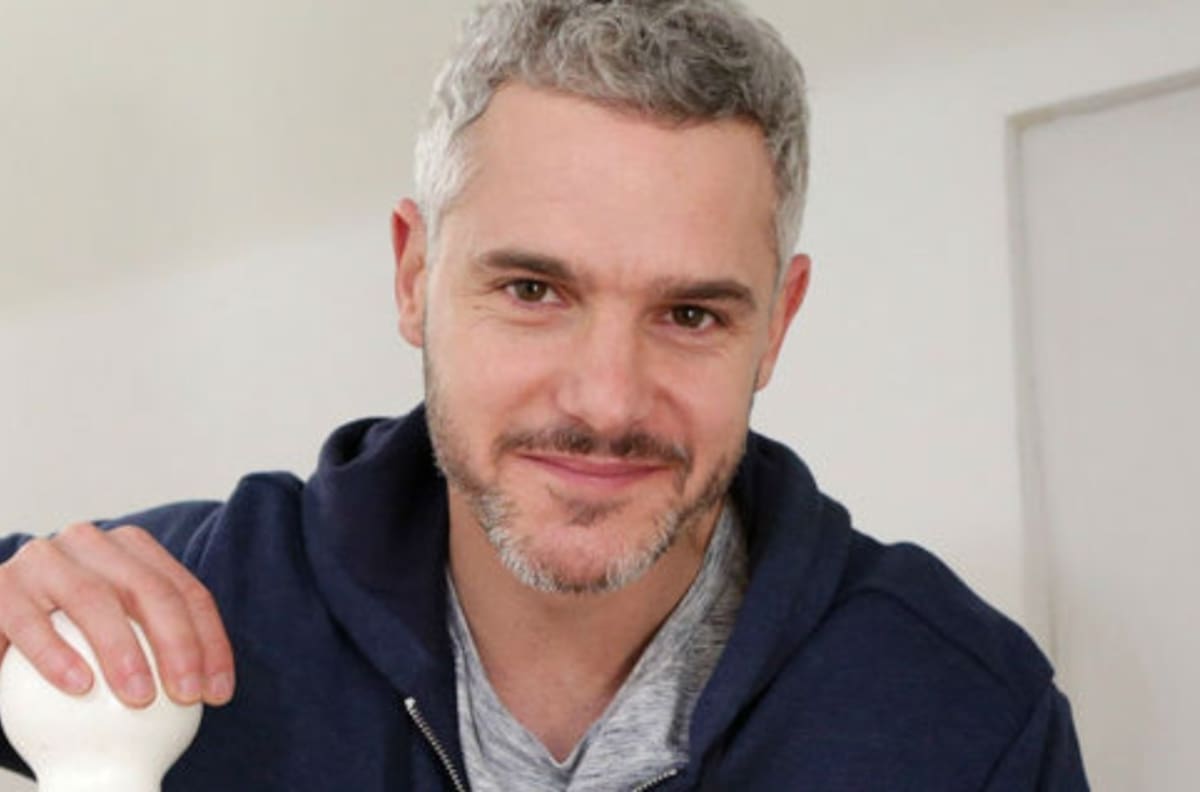 “Hay poca honestidad en Instagram”: Ricardo Fernández posa desnudo por primera vez