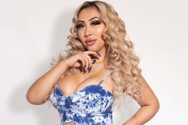 decidió organizar su propia alfombra roja, invitando a conocidos rostros del espectáculo, artistas e influencers.