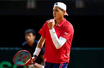 VIDEO | Tabilo despertó a tiempo y estiró el segundo punto de la Copa Davis a un tercer set