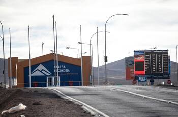 Tienen desde 40 años y 33 son mujeres: ¿Quiénes son los trabajadores de Minera Escondida que tendrán que devolver casi 900 millones de pesos?