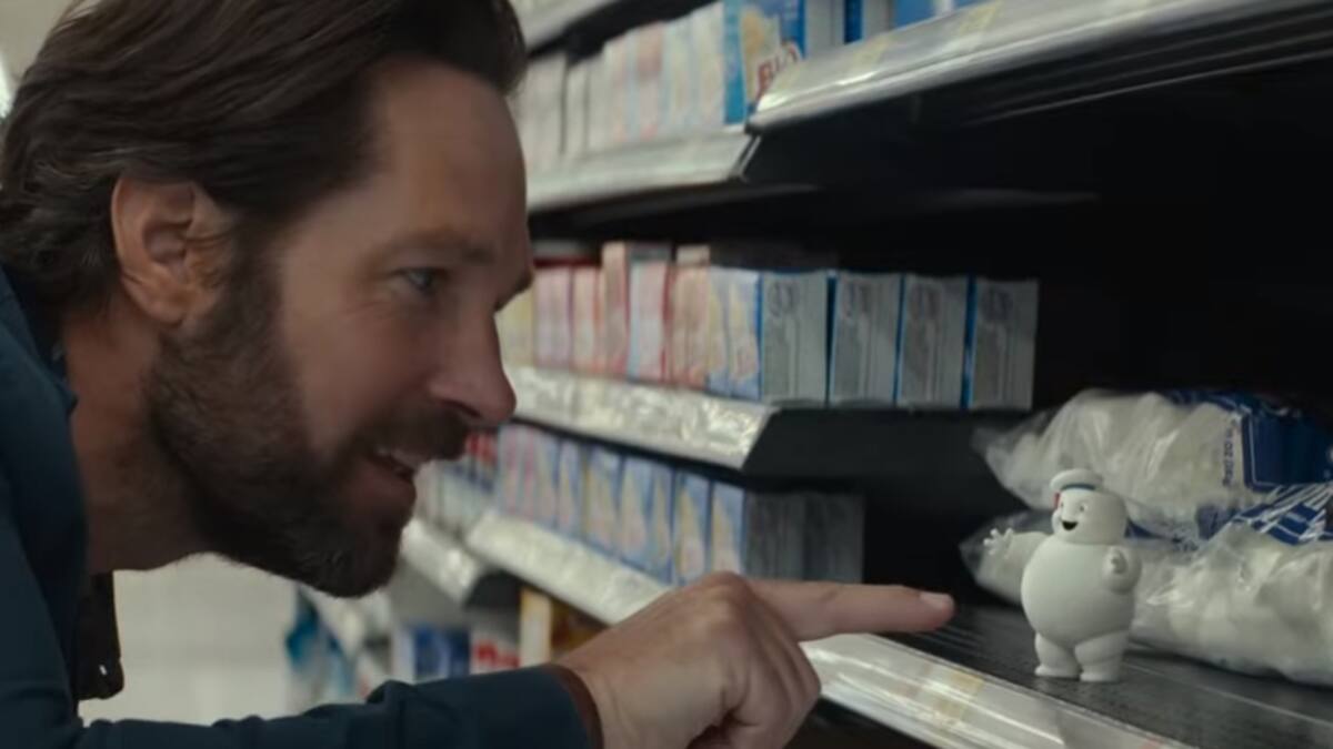 Paul Rudd se enfrenta a los pequeños hombres de malvavisco en nuevo adelanto de "Ghostbusters: Afterlife"
