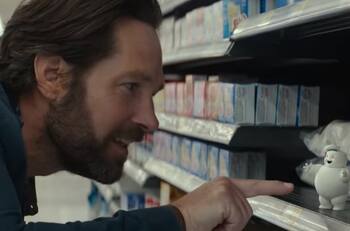 Paul Rudd se enfrenta a los pequeños hombres de malvavisco en nuevo adelanto de "Ghostbusters: Afterlife"
