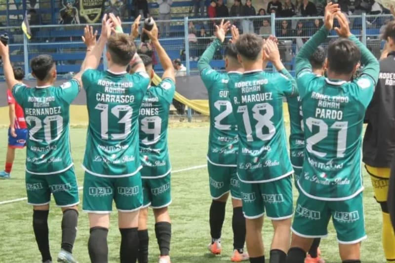 El cuadro presidido por Arturo Vidal venció a Curacaví por 4-1 en el duelo de vuelta. Foto: Rodelindo Román.