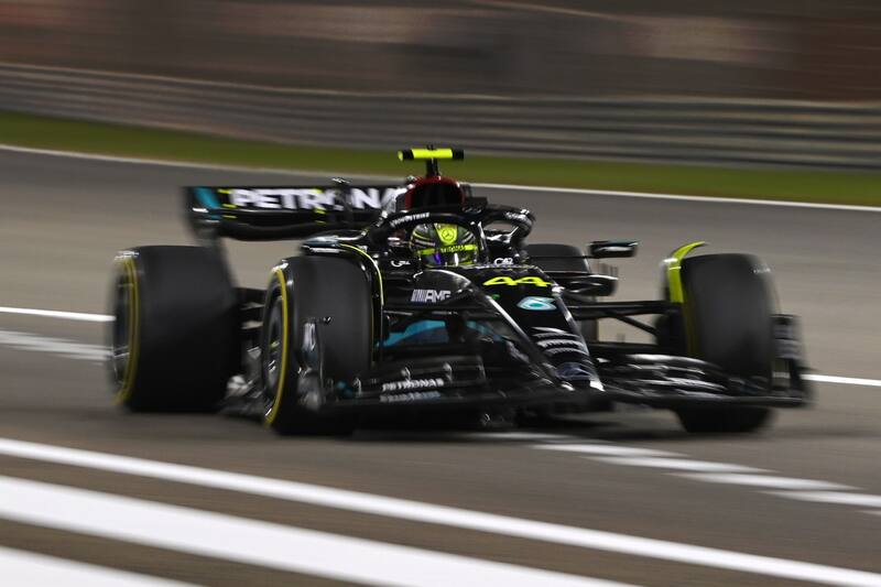 Monoplaza del equipo Mercedes conducido por el heptacampeón del mundo Lewis Hamilton en Bahrein.