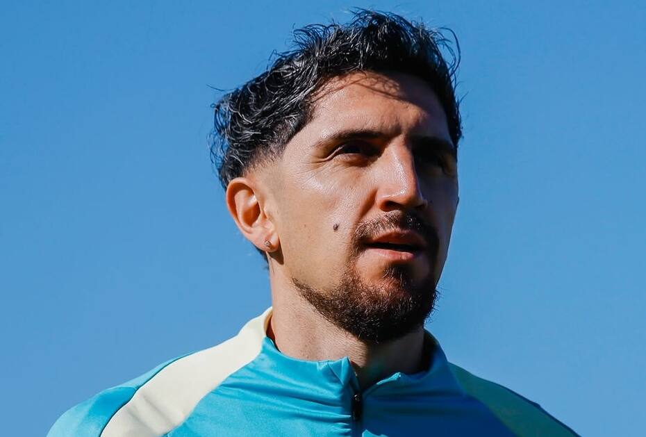 se queda en el América.