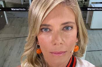 "No merece su cargo": Mónica Rincón se fue con todo contra concejal de Til Til que bromeó con el femicidio