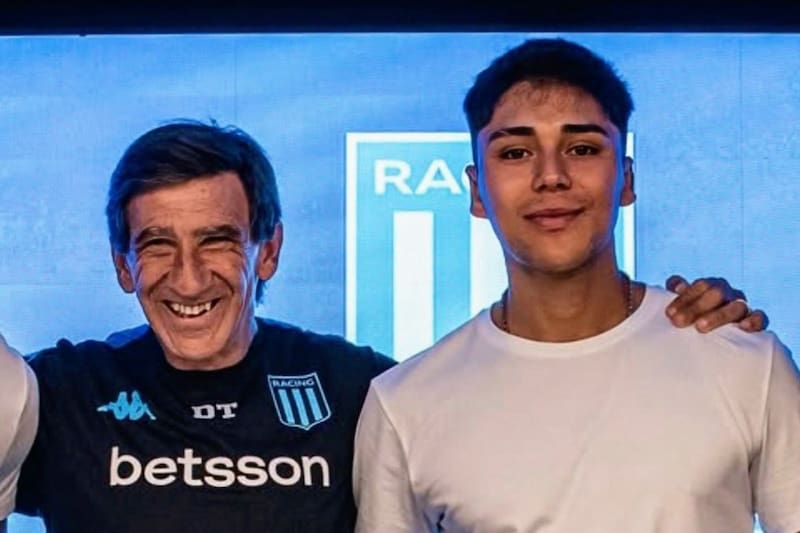 El entrenador dejaría al chileno en la banca. Foto: Racing Club en Instagram.