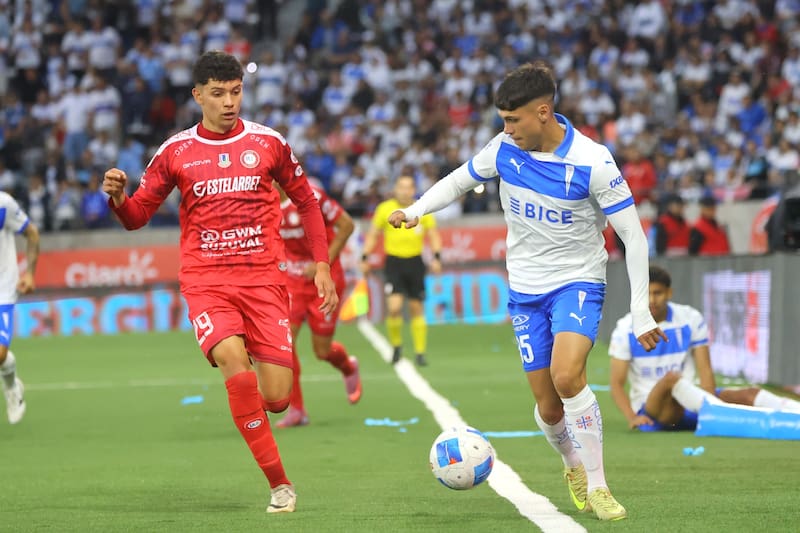 . El atacante cruzado asoma como titular en el próximo partido de la UC. Foto: Agencia Aton.